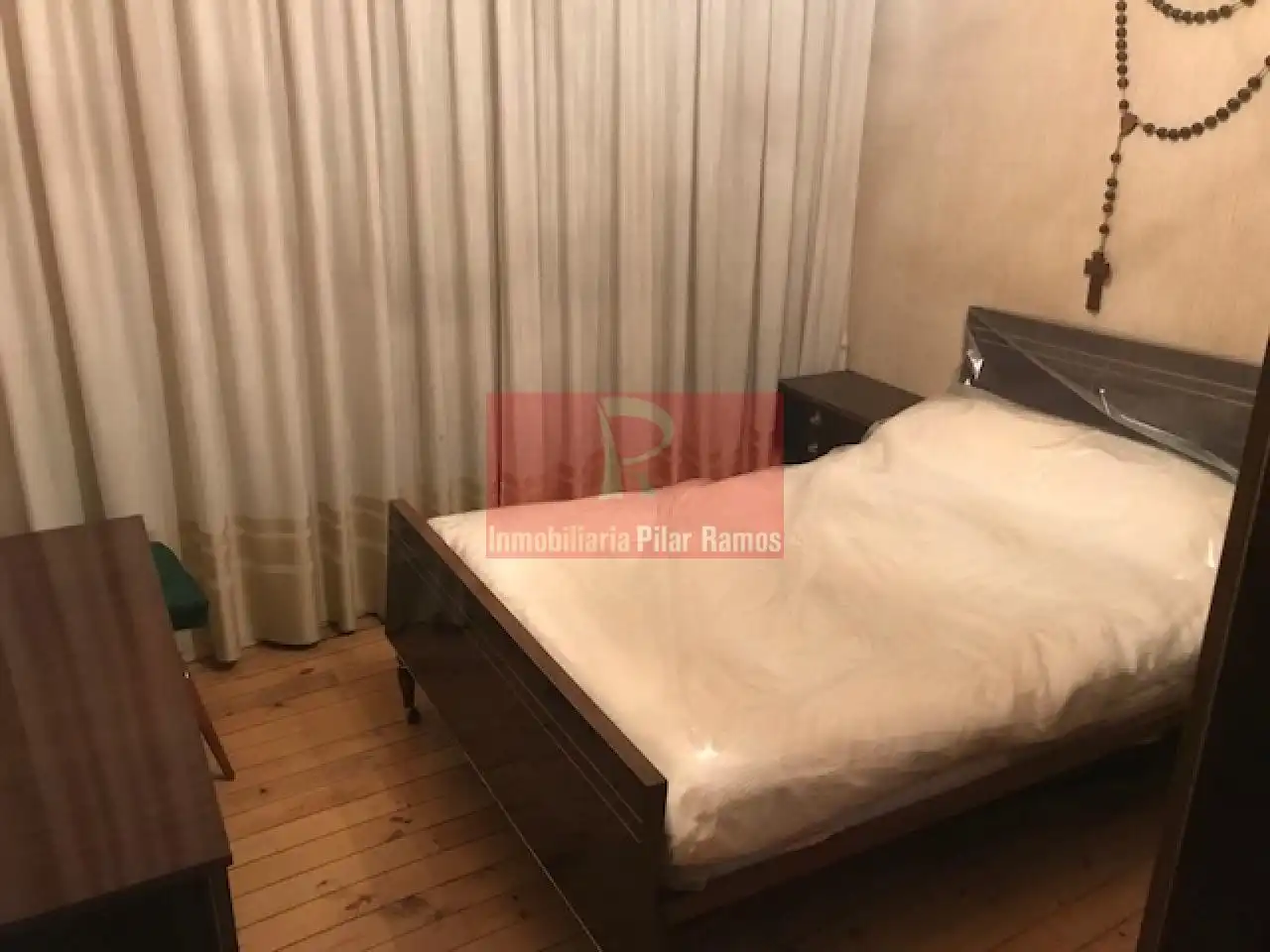 Dormitori de Casa o xalet en venda en León Capital  amb Jardí privat