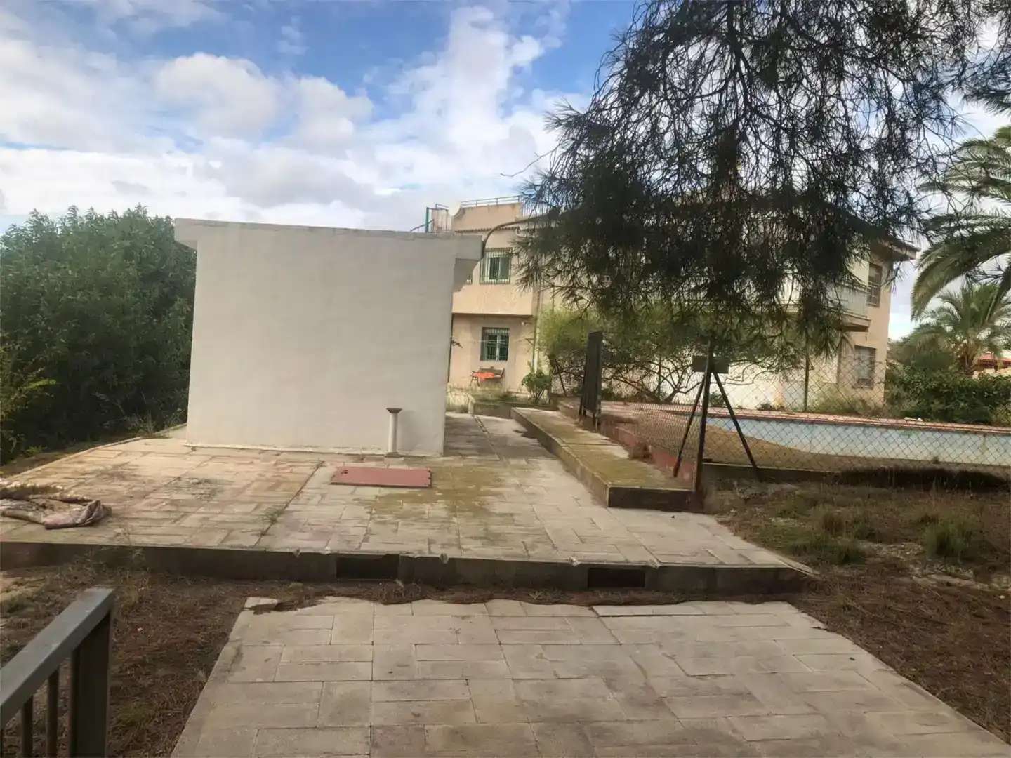 Vista exterior de Piso en venta en Petrer con Jardín privado, Piscina y Balcón