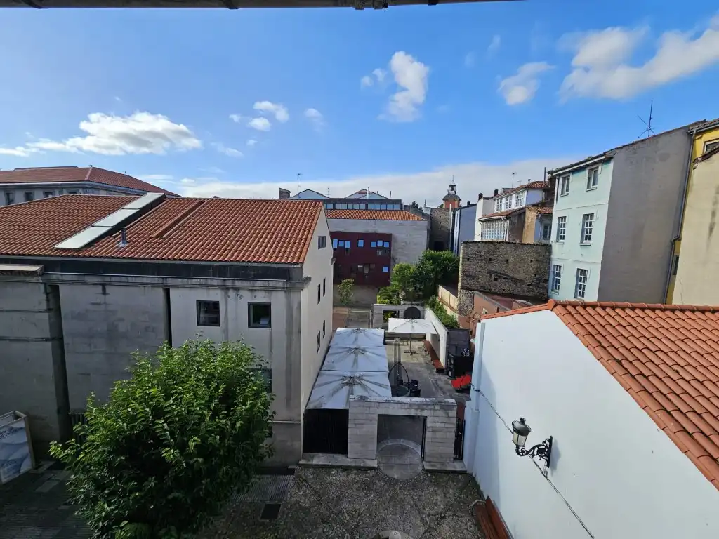Vista exterior de Edifici en venda en Avilés