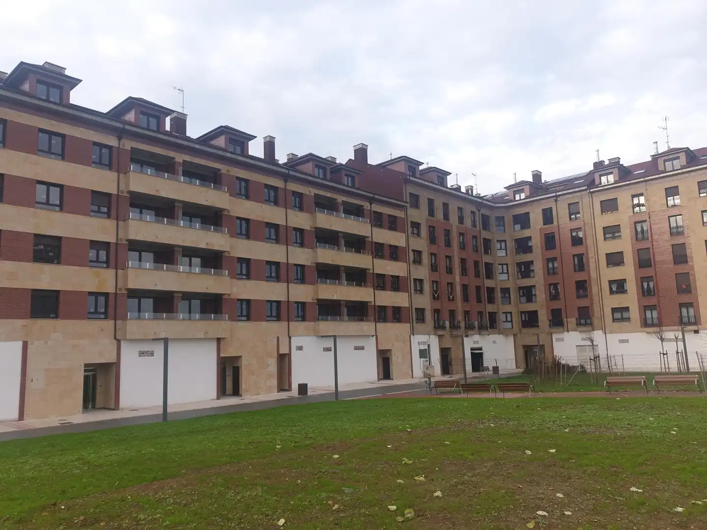Commercial properties for sale in Avenida de Oviedo, 74, Lugones