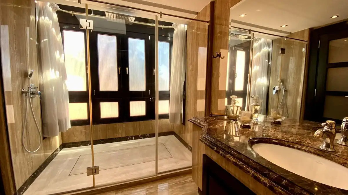 Baño de Ático en venta en Marbella con Aire acondicionado, Terraza y Sauna