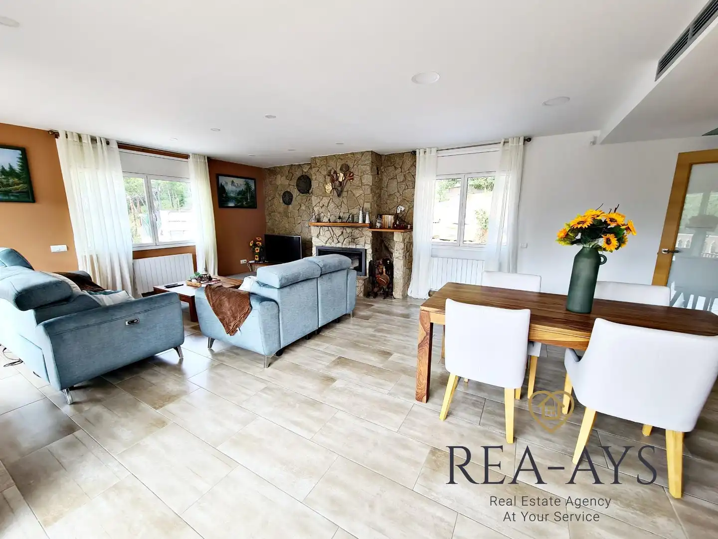 Sala de estar de Casa o chalet en venta en Cervelló con Aire acondicionado, Calefacción y Jardín privado