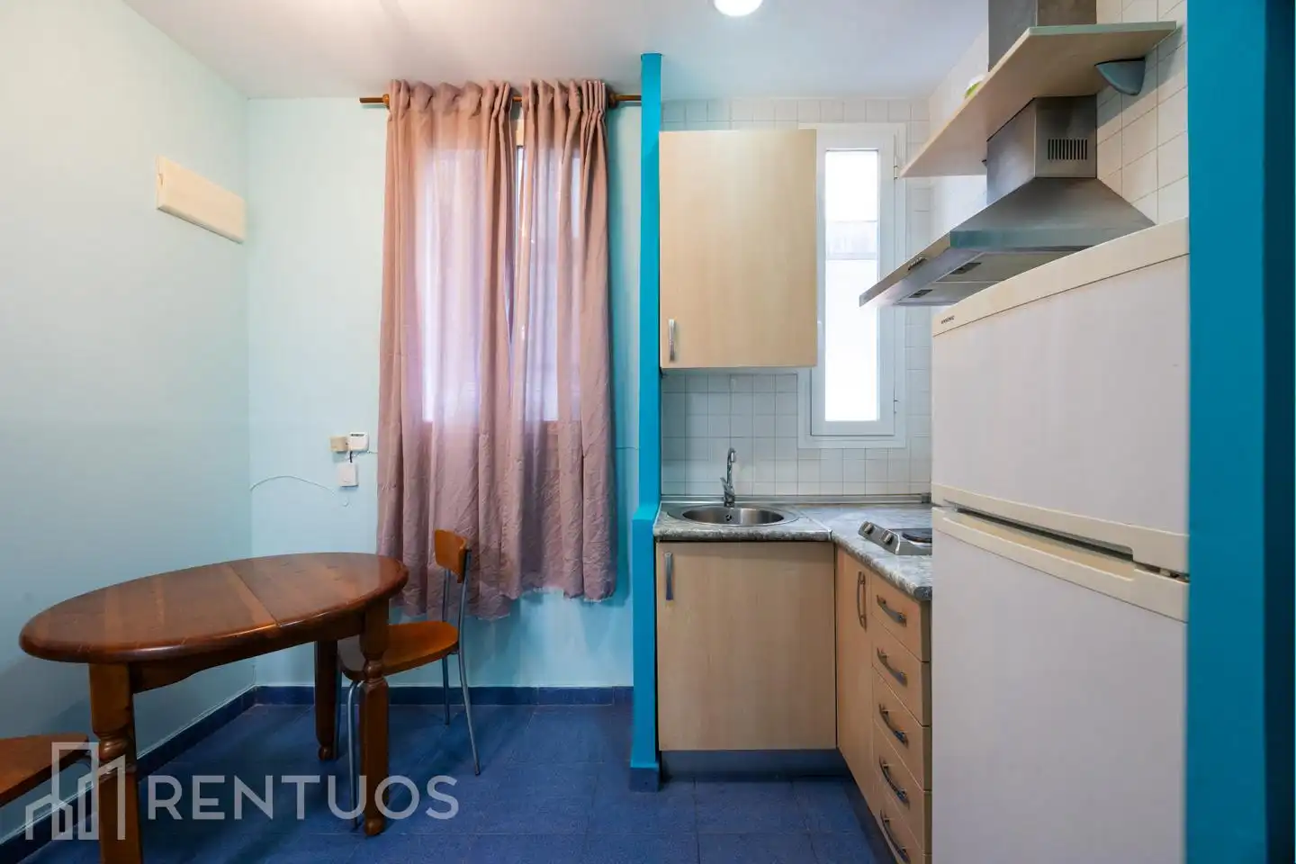 Cocina de Estudio de alquiler en Madrid con Amueblado