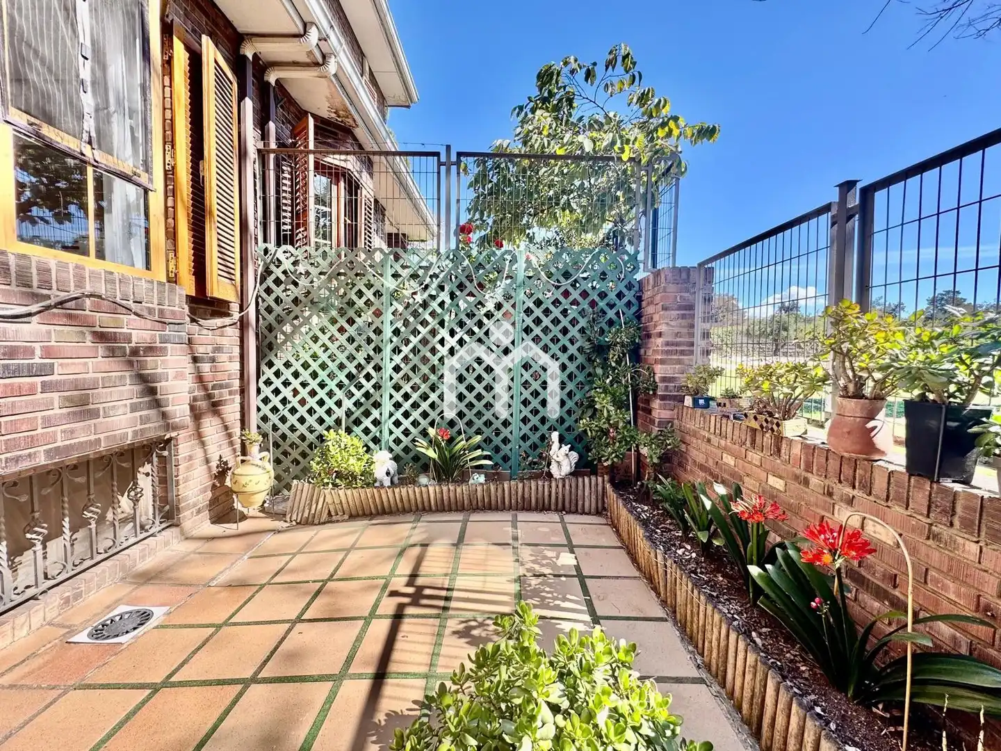 Terrassa de Casa o xalet en venda en Badalona amb Aire condicionat, Calefacció i Jardí privat