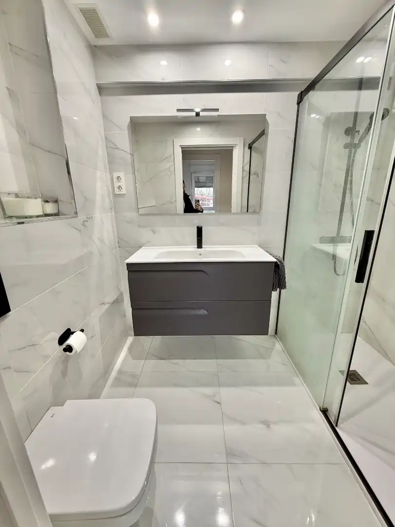 Baño de Piso en venta en Barakaldo  con Balcón