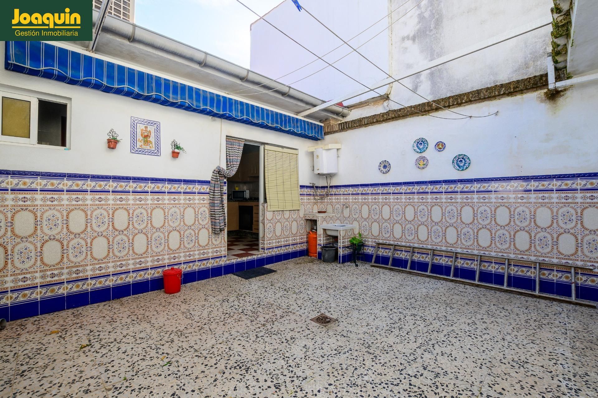 Vista exterior de Casa o chalet en venta en  Córdoba Capital con Trastero