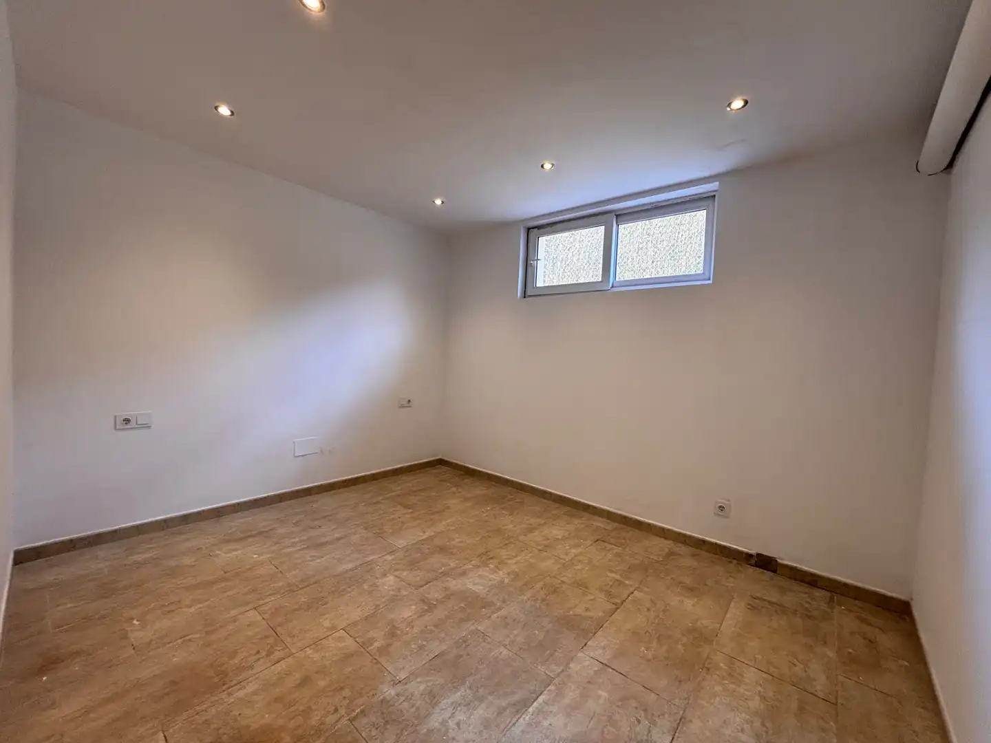 Haus oder Chalet zum Verkauf in Coín mit Privatgarten, Terrasse und Abstellraum