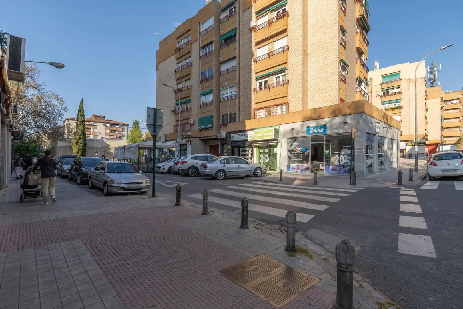 Vista exterior de Pis en venda en Granada amb Aire condicionat i Balcó