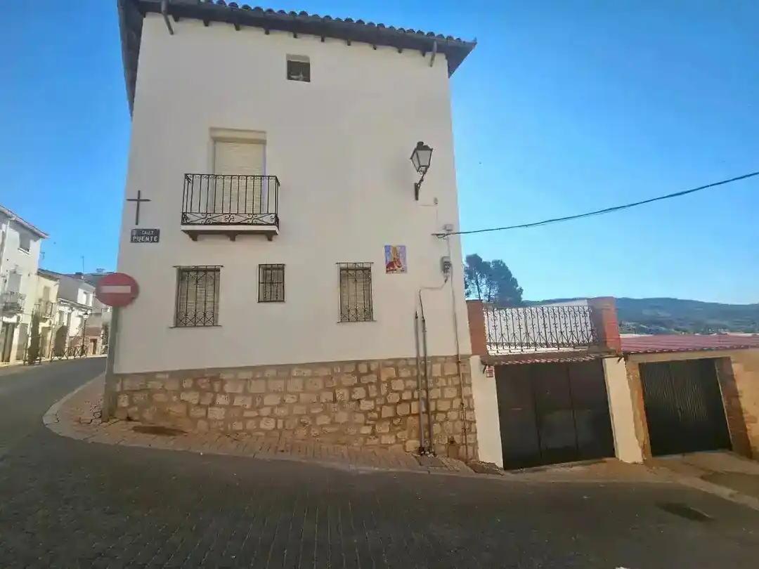 Vista exterior de Casa adosada en venda en Orusco de Tajuña amb Moblat