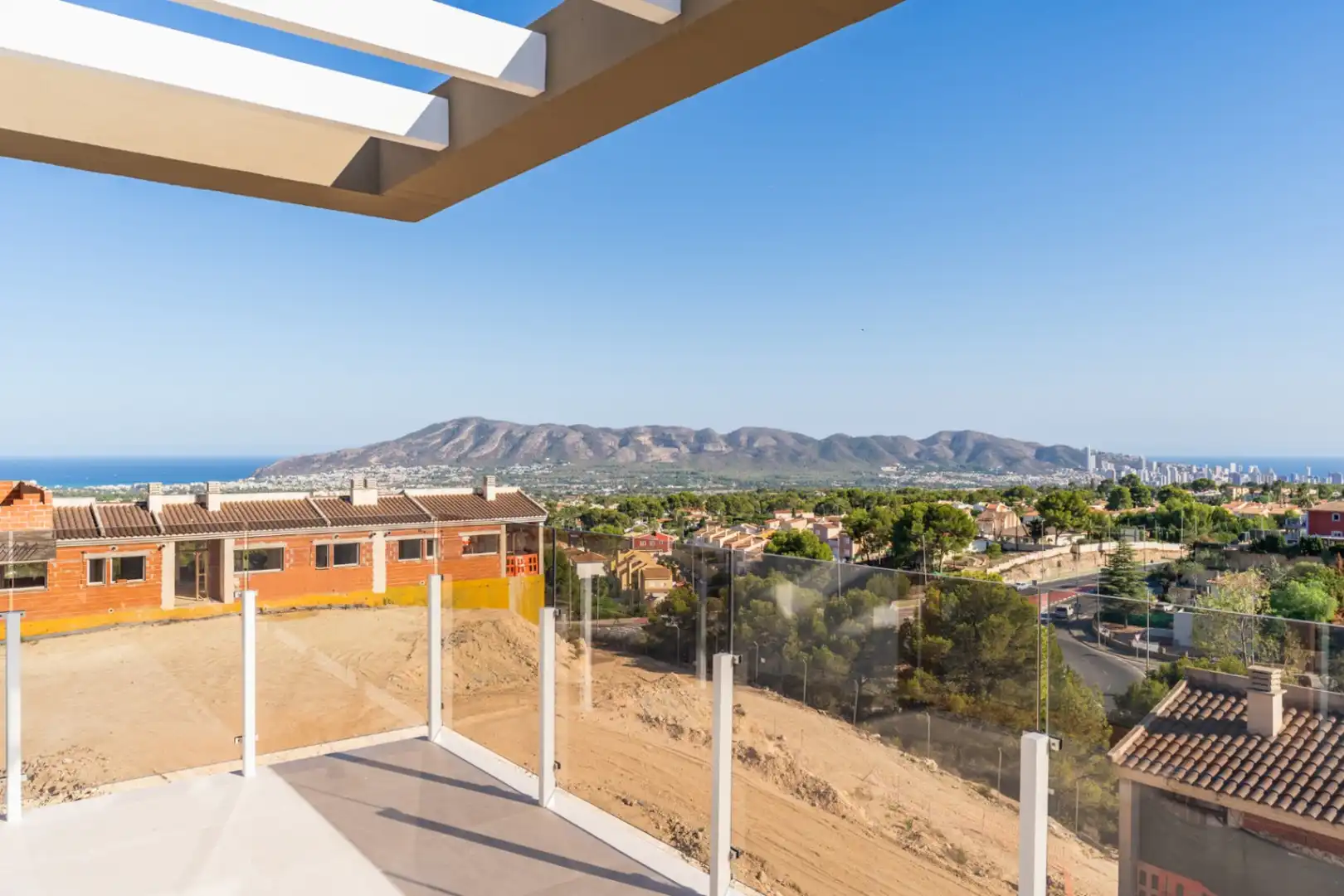 Vista exterior de Casa adosada en venda en La Nucia amb Aire condicionat, Calefacció i Jardí privat