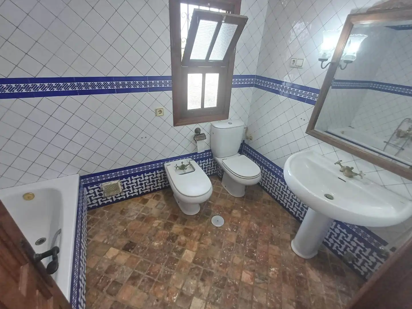 Bany de Casa adosada en venda en Vélez-Málaga amb Terrassa, Moblat i Piscina comunitària