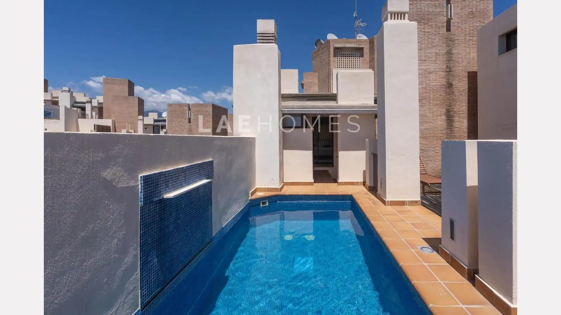 Schwimmbecken von Dachboden zum Verkauf in Estepona mit Privatgarten, Terrasse und Abstellraum