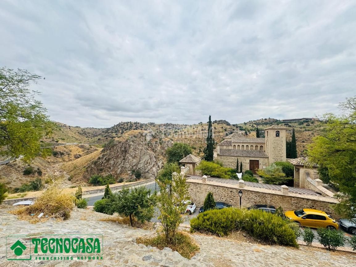 Exterior view of Flat for sale in  Toledo Capital  with Air Conditioner