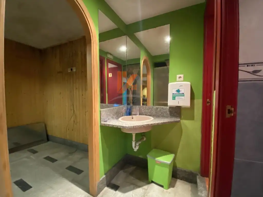 Baño de Local en venta en Santiago de Compostela 