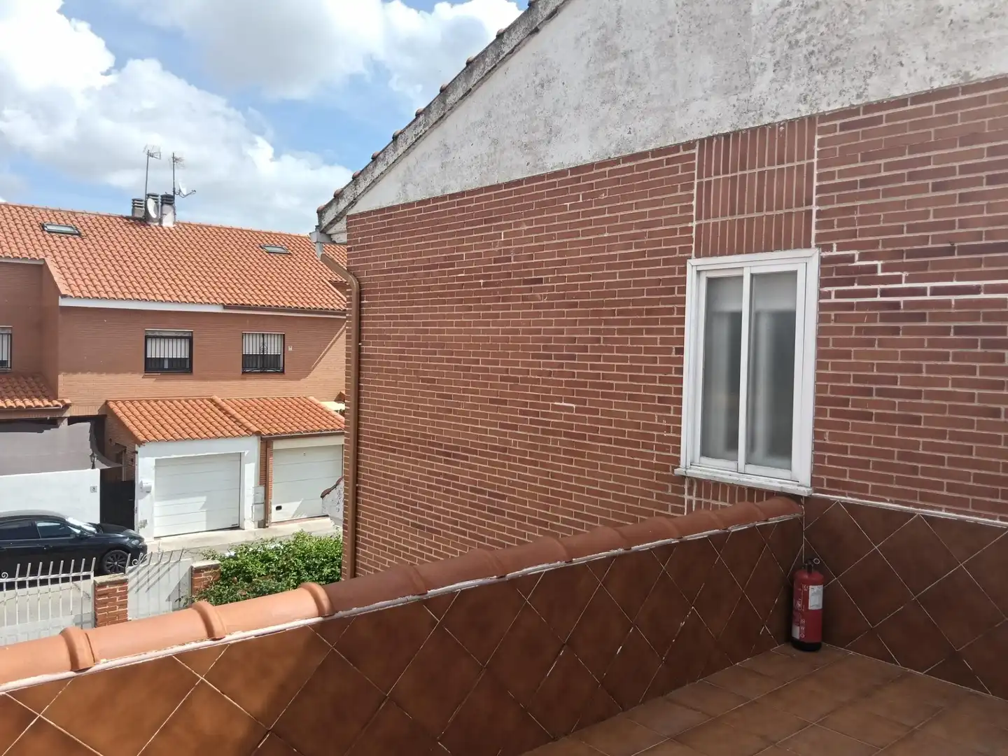 Vista exterior de Casa adosada en venda en Cedillo del Condado amb Calefacció, Jardí privat i Terrassa