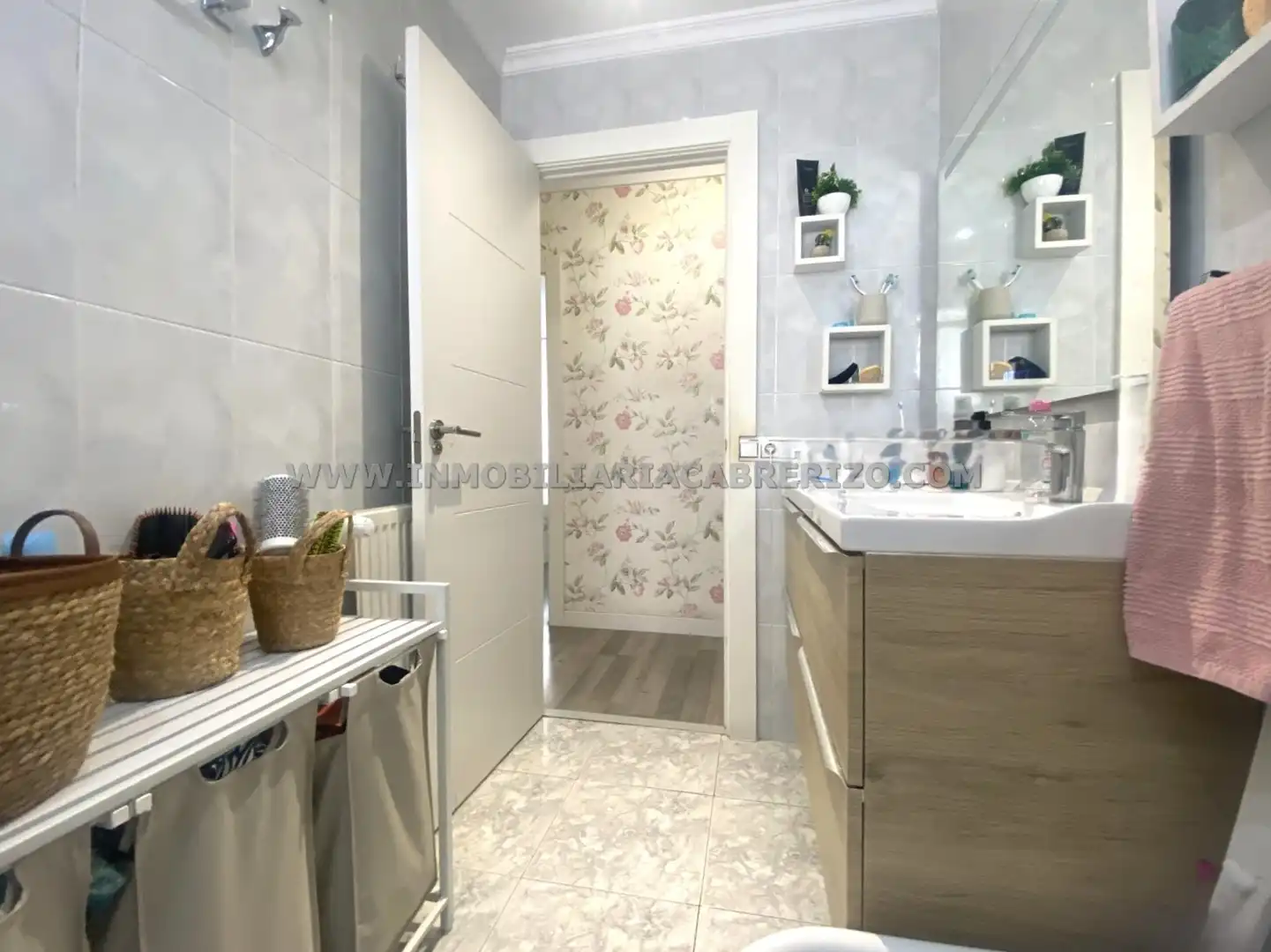 Baño de Piso en venta en  Pamplona / Iruña con Calefacción, Parquet y Amueblado