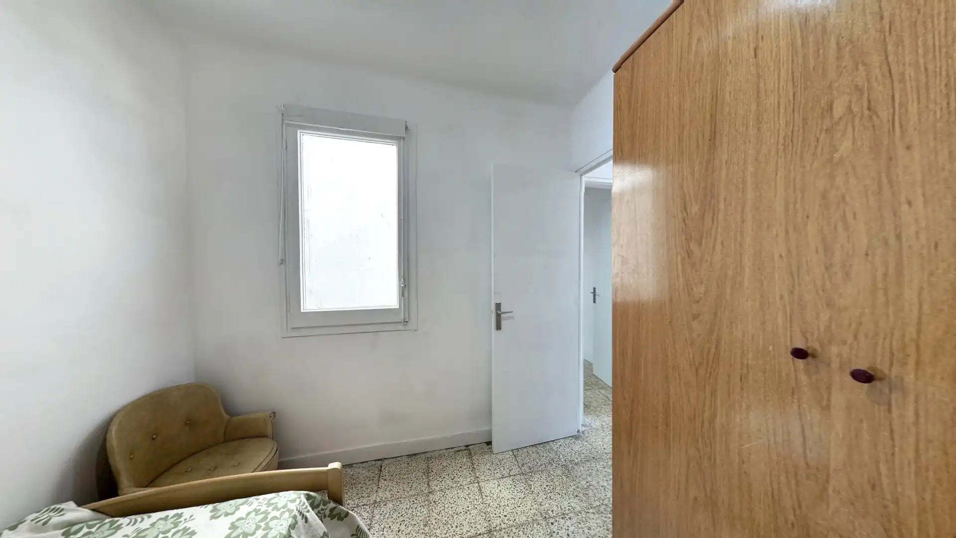 Habitación de Piso en venta en Cornellà de Llobregat con Amueblado, Horno y Balcón