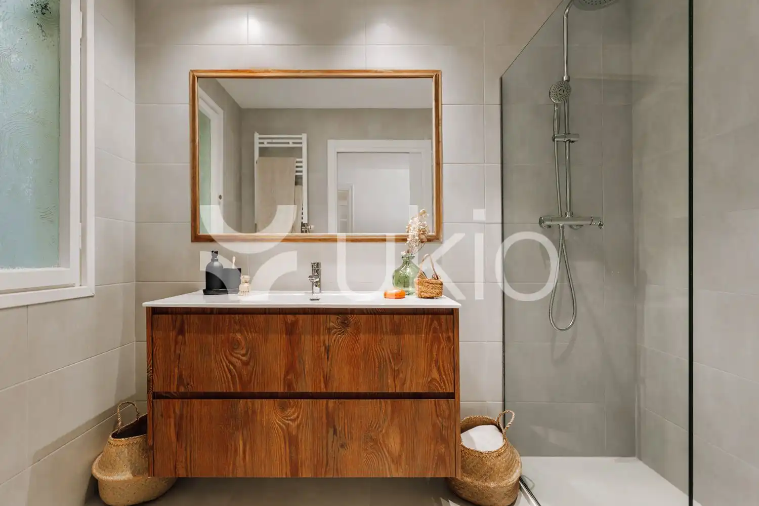 Baño de Apartamento de alquiler en Barcelona con Aire acondicionado, Calefacción y Terraza