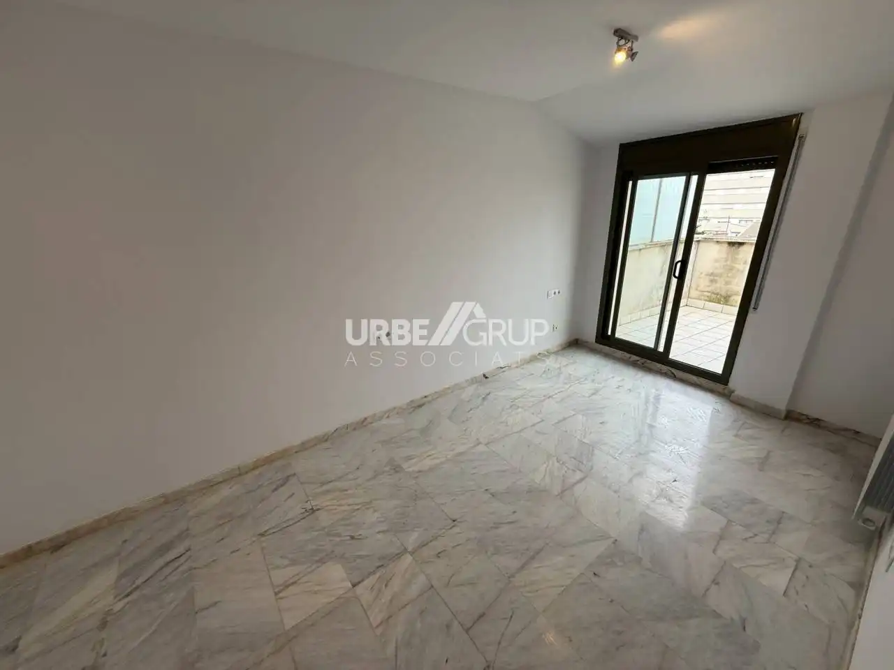 Dúplex de alquiler en Terrassa con Aire acondicionado, Calefacción y Terraza