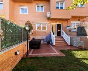 Jardí de Casa adosada en venda en Boadilla del Monte amb Aire condicionat, Calefacció i Jardí privat