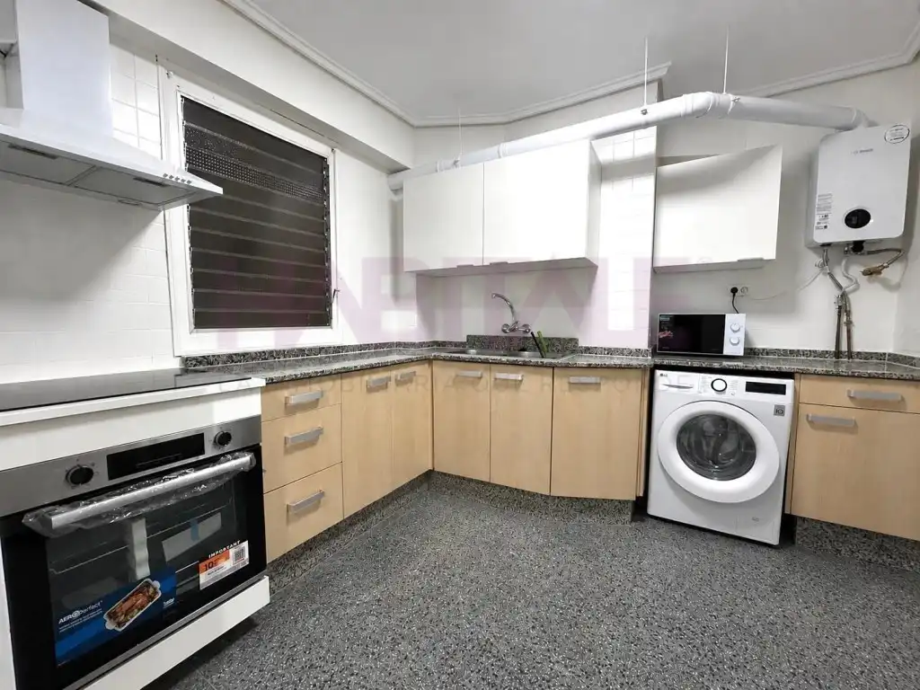 Kitchen of Flat for rent in Valencia  with Furnished