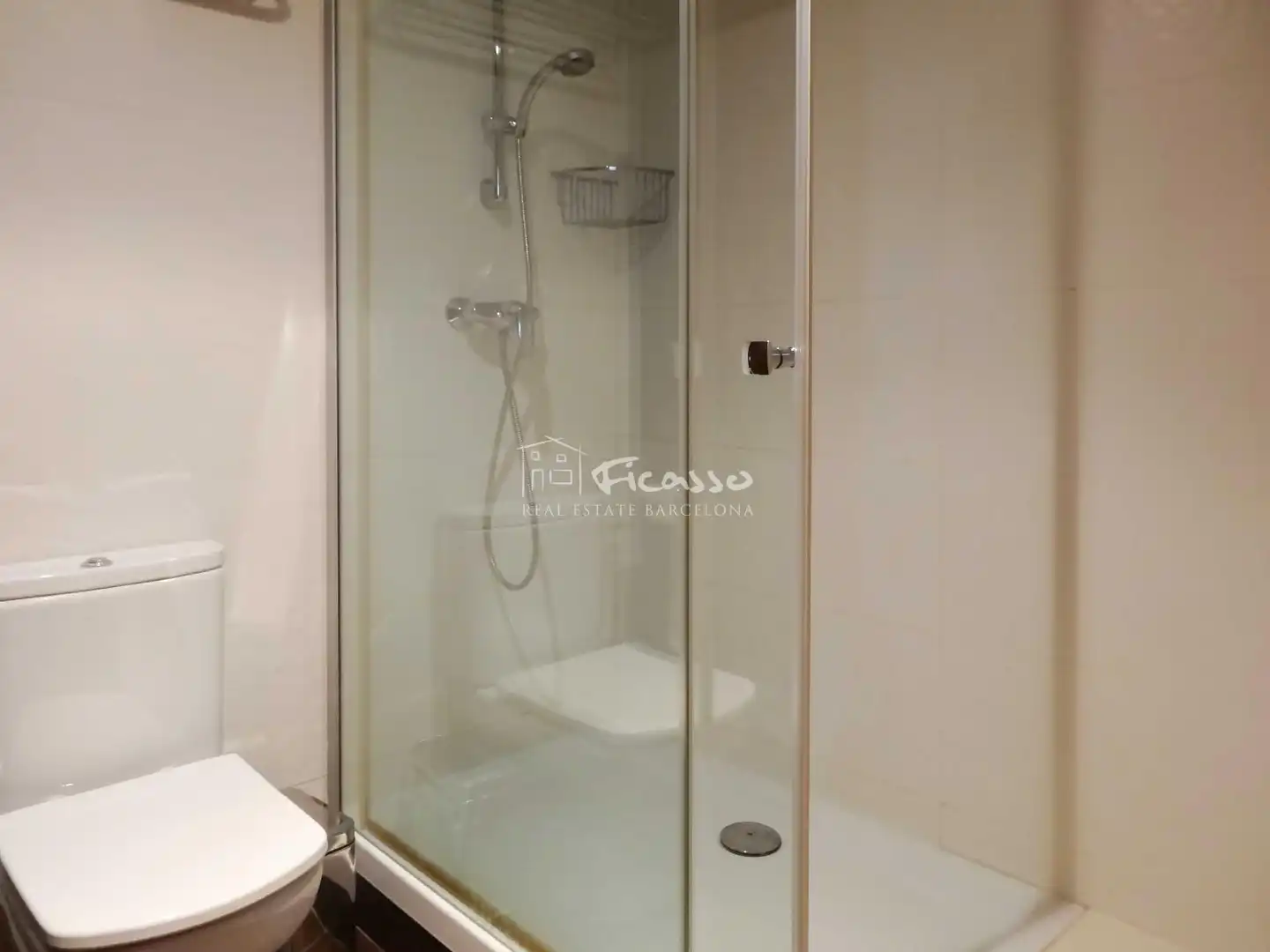Bathroom of Duplexes for rent in Barcelona  with Air Conditioner, Heating and Parquet flooring