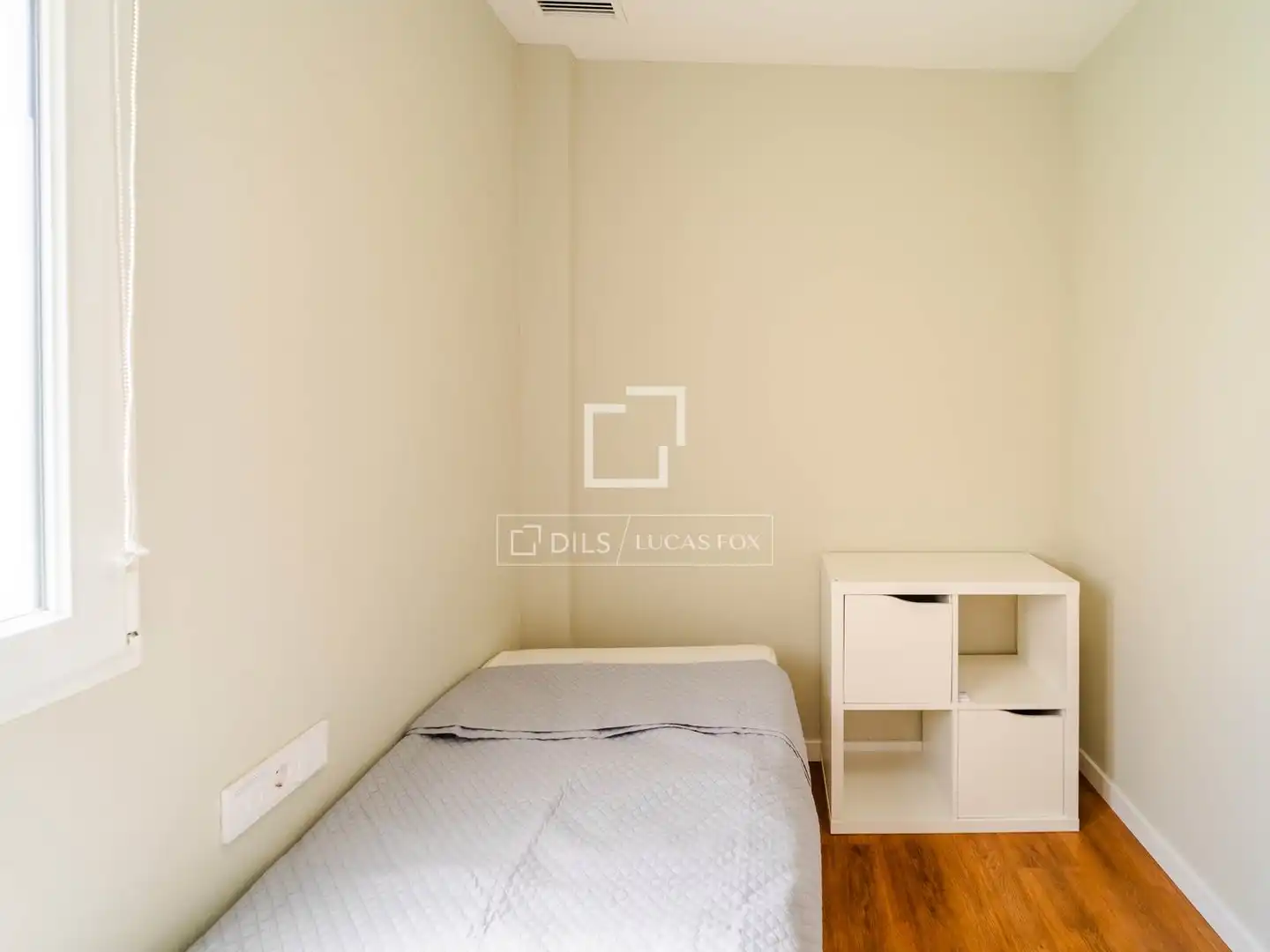 Dormitori de Àtic de lloguer en Valencia amb Aire condicionat, Parquet i Terrassa