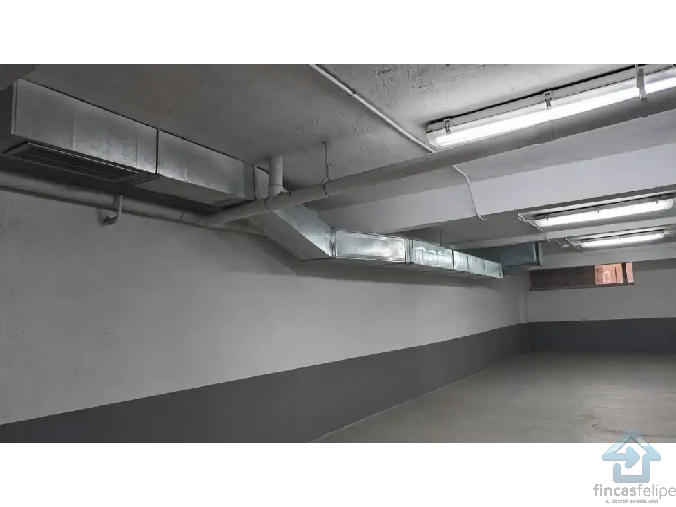 Parking de Local en venta en Madrid con Calefacción