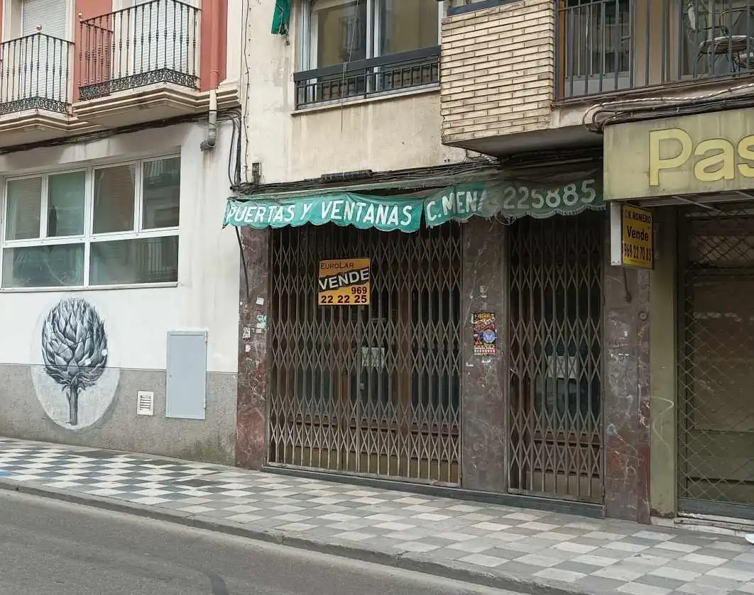 Local comercial en venda a Calle de Calderón de la Barca 31D