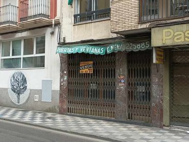 Local comercial en venda a Calle de Calderón de la Barca 31D