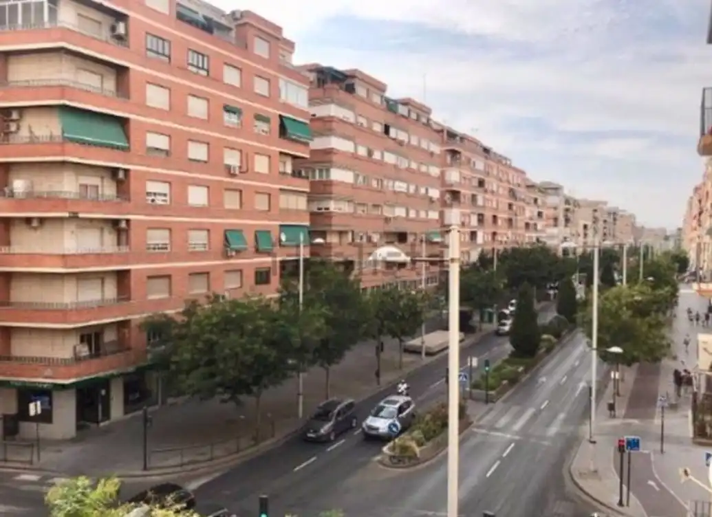 Vista exterior de Piso de alquiler en Granada con Aire acondicionado, Calefacción y Amueblado