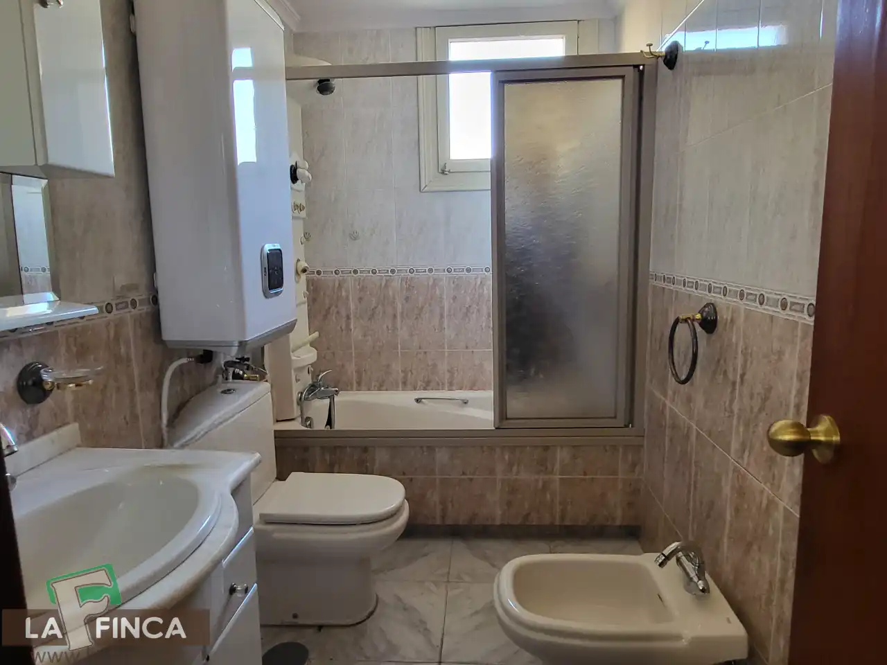 Baño de Casa o chalet en venta en Cangas del Narcea con Calefacción, Terraza y Trastero