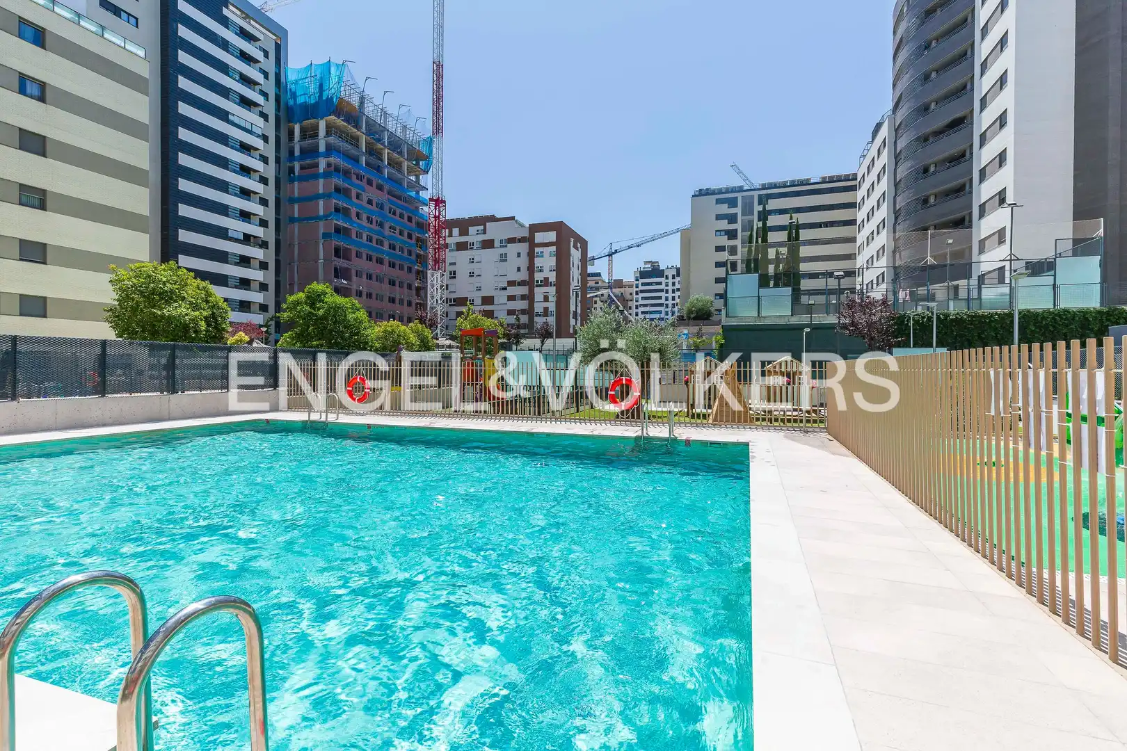 Swimming pool of Flat for sale in Madrid  with Air Conditioner, Heating and Terrace