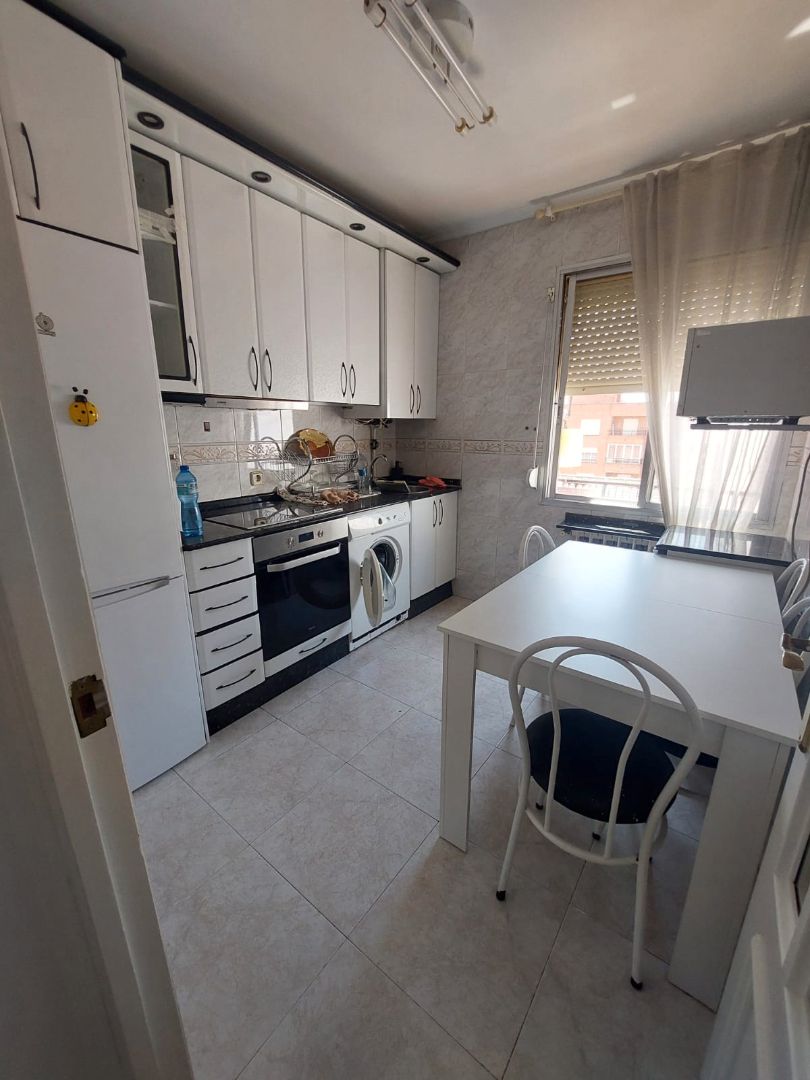 Cuina de Apartament de lloguer en  Logroño amb Moblat