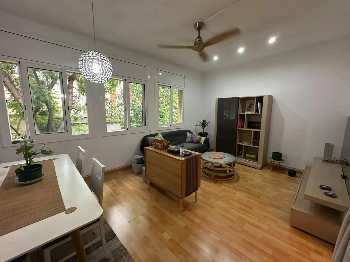 Sala d'estar de Apartament en venda en Barcelona amb Parquet, Traster i Moblat