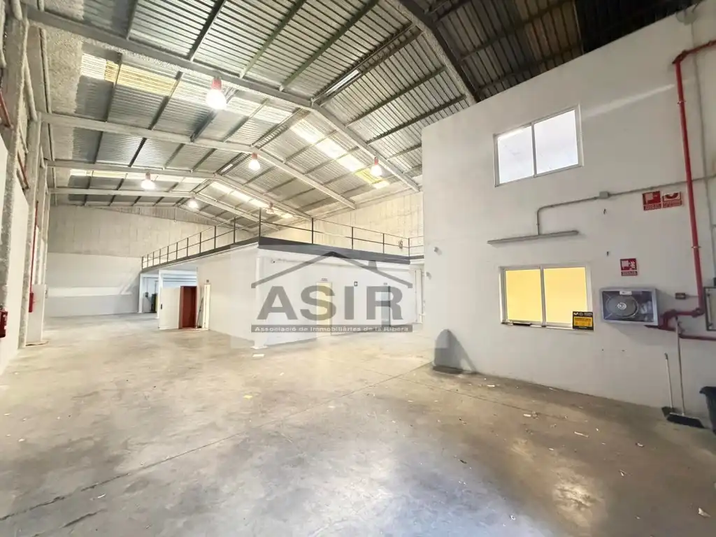 Nave industrial in vendita a Avenida Drets Humans