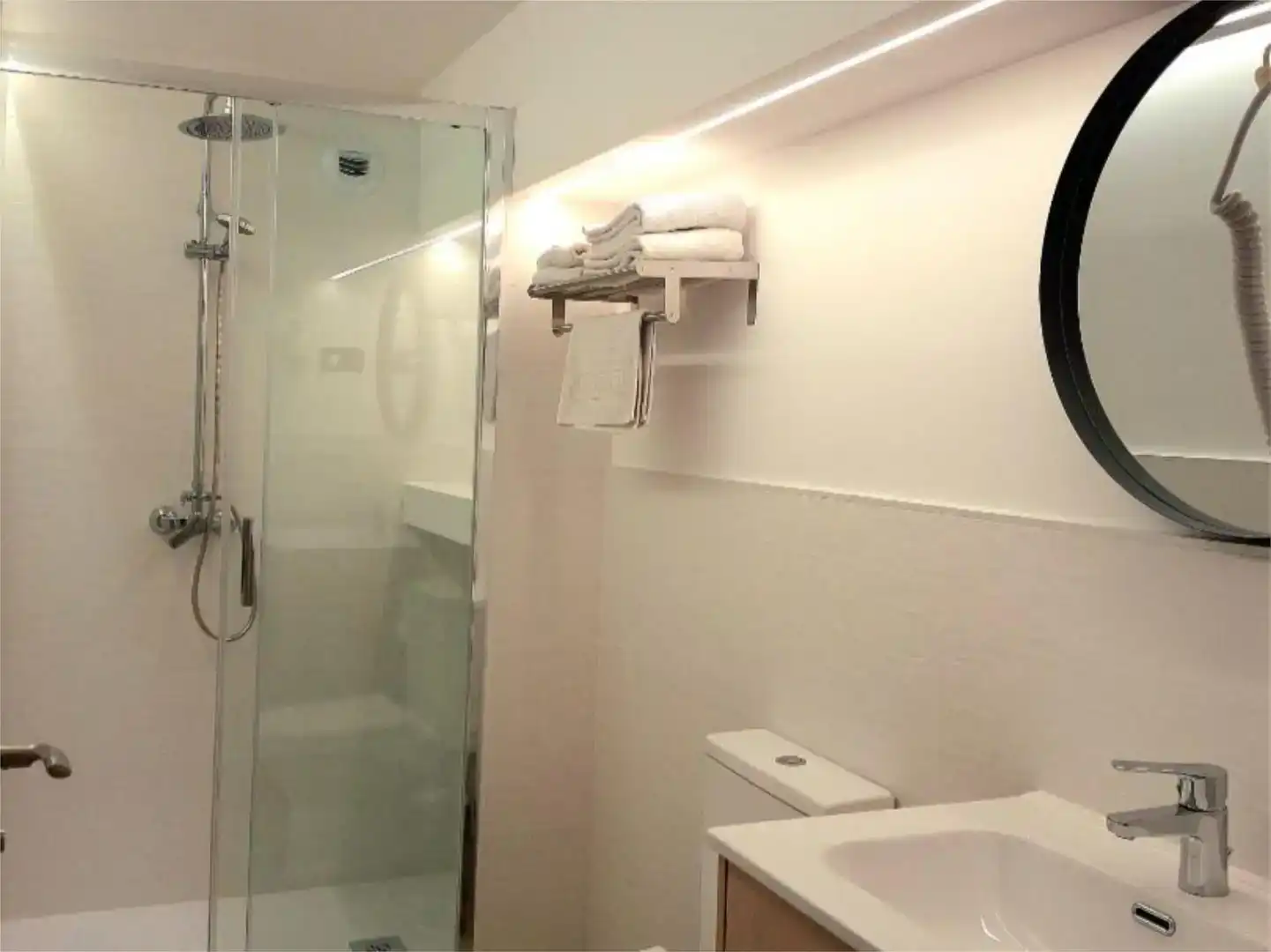 Bany de Loft de lloguer en Madrid amb Aire condicionat i Moblat