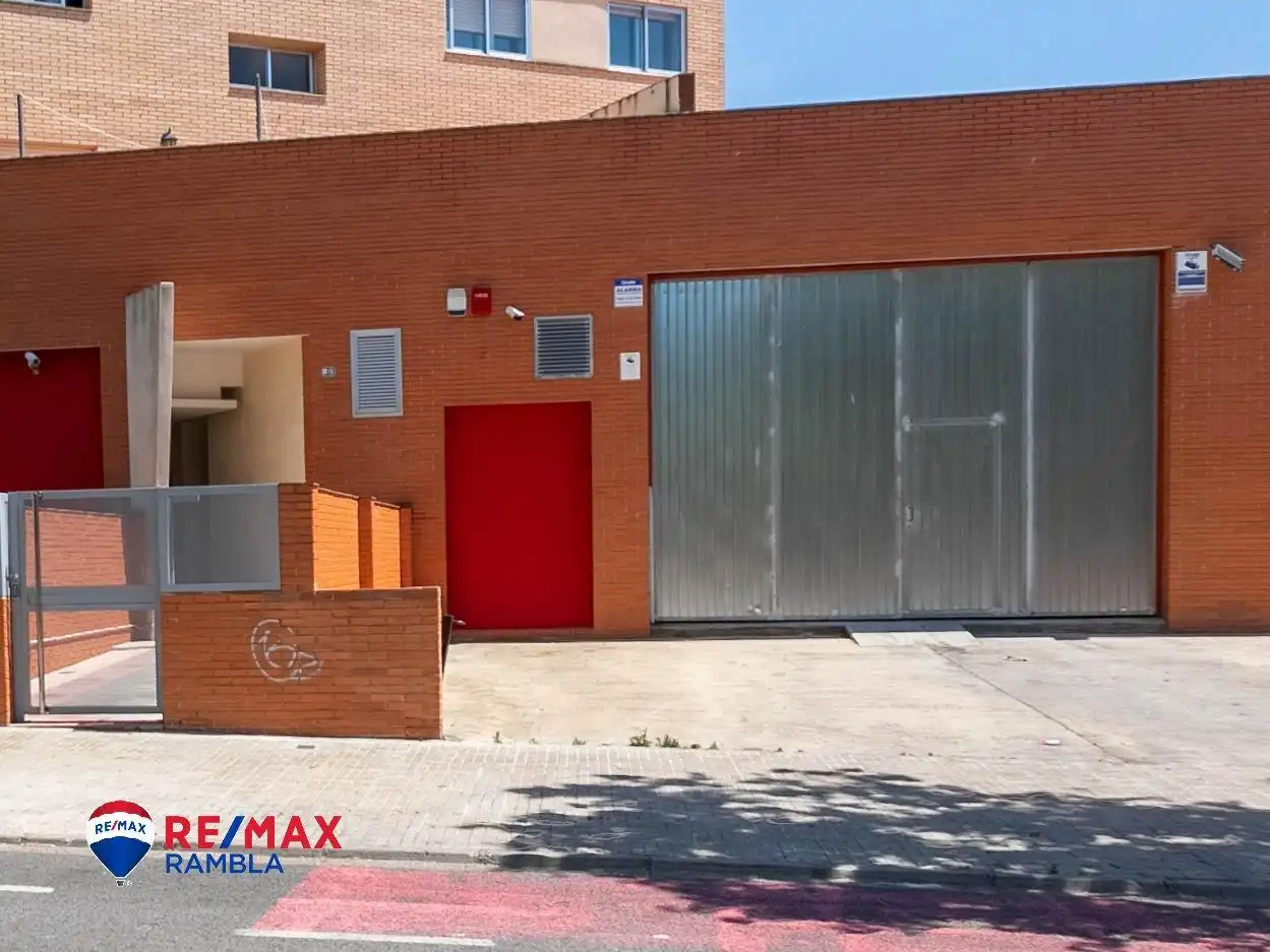 Vista exterior de Àtic en venda en Reus amb Aire condicionat, Calefacció i Jardí privat