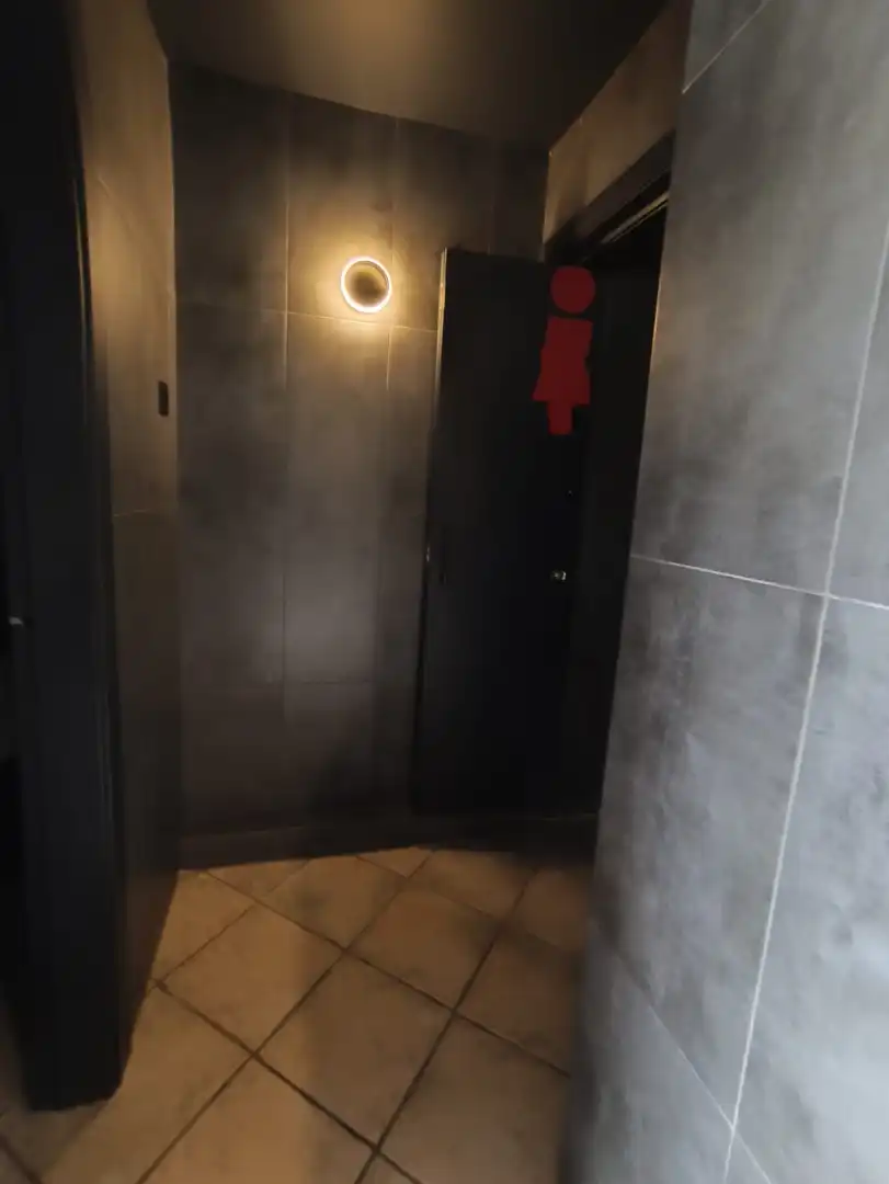 Baño de Local en traspaso en Sabadell con Aire acondicionado, Terraza y Amueblado