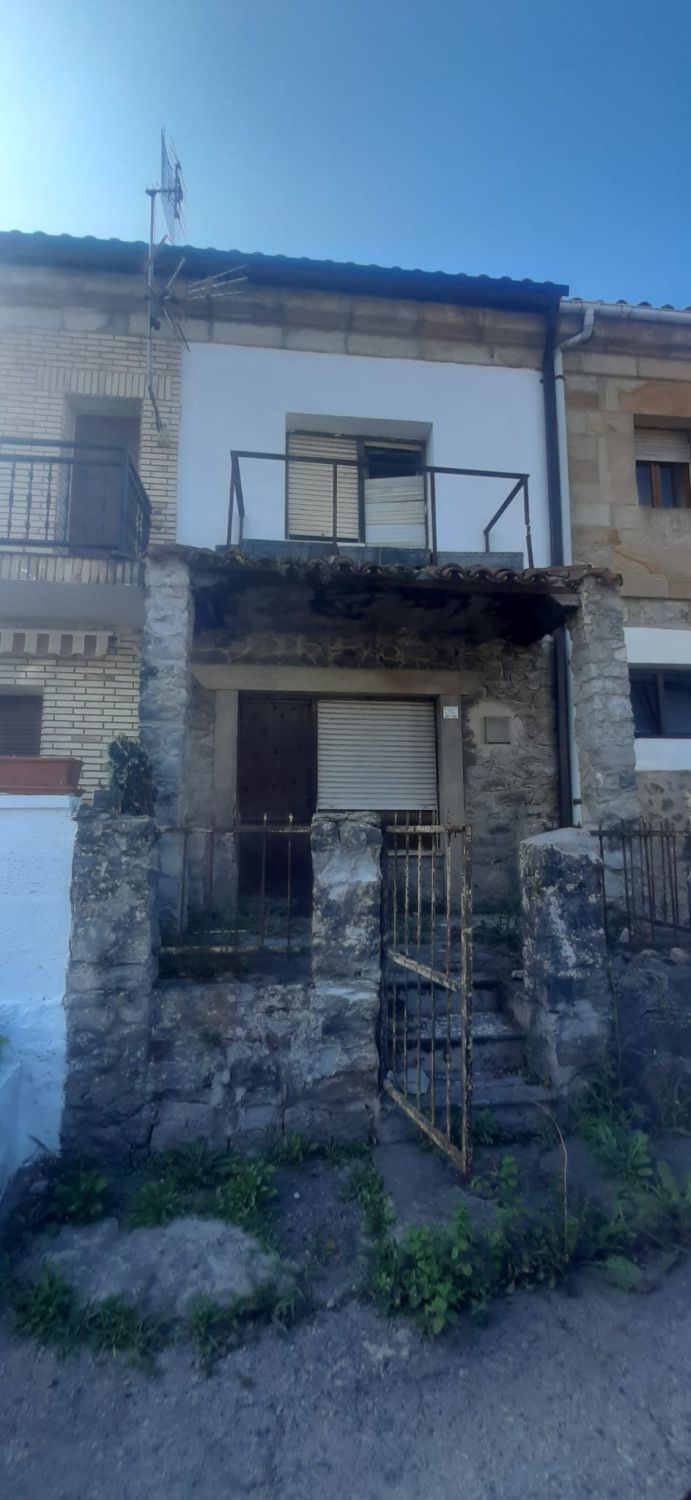 Exterior view of House or chalet for sale in Hazas de Cesto  with Terrace and Balcony