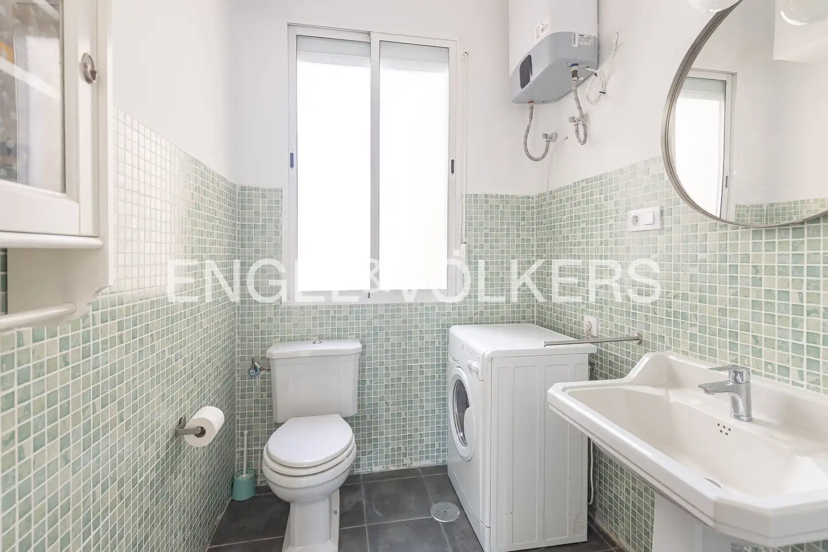 Bathroom of Flat for rent in Madrid  with Air Conditioner, Heating and Terrace