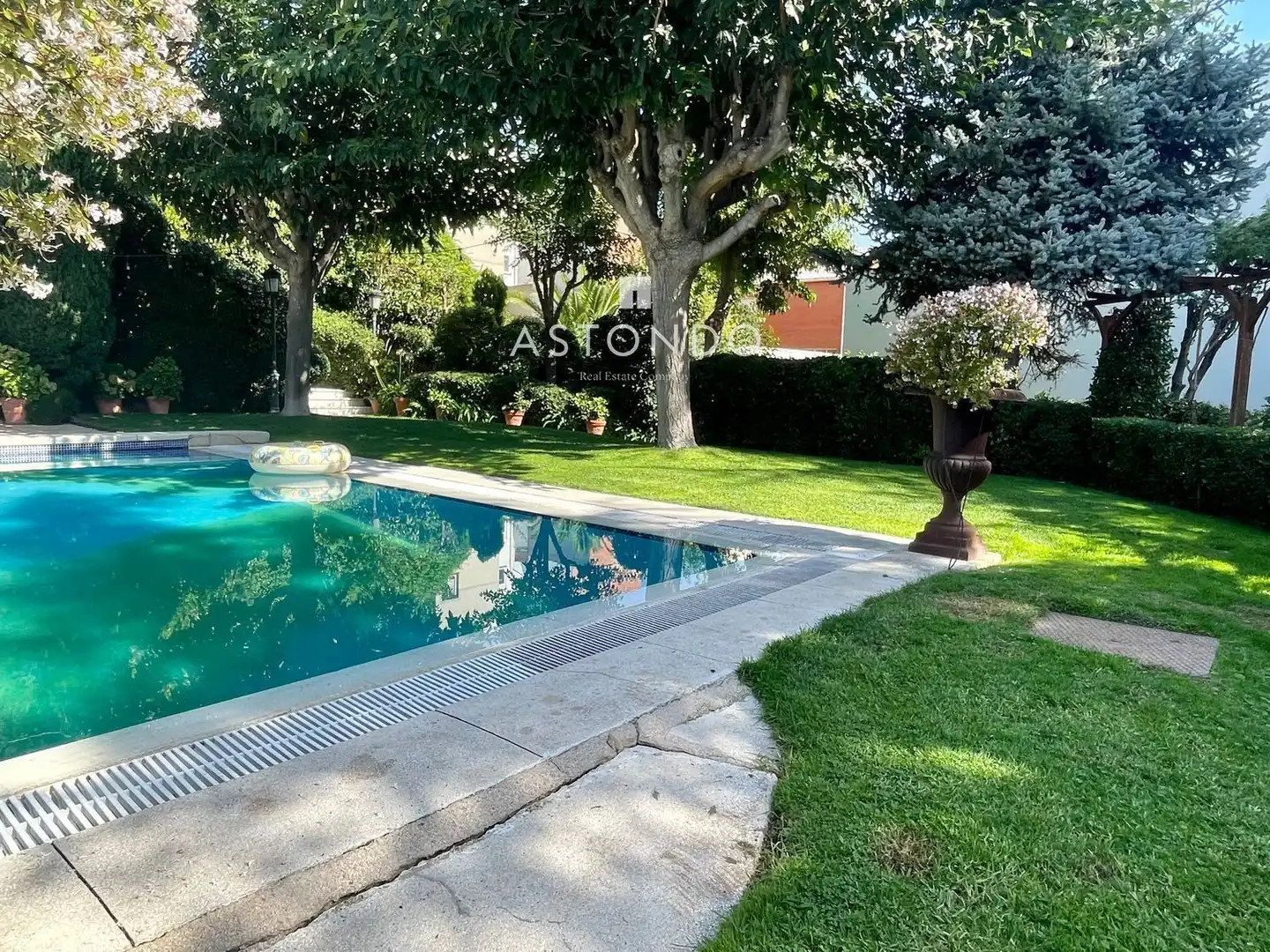 Swimming pool of Houses for rent in Madrid  with Air Conditioner, Heating and Terrace