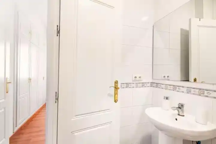Baño de Apartamento en venta en Espartinas con Aire acondicionado