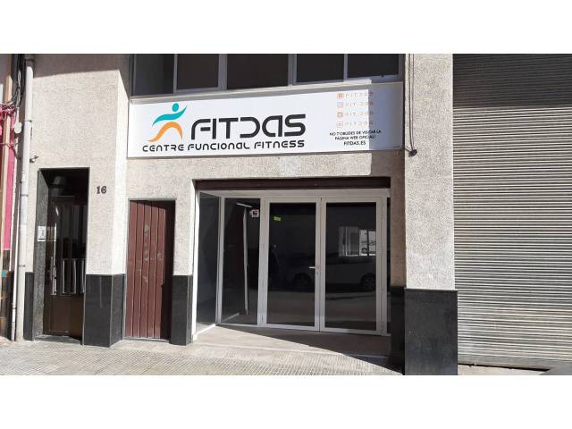 Local comercial en Alquiler en Ausias March en L'Olleria