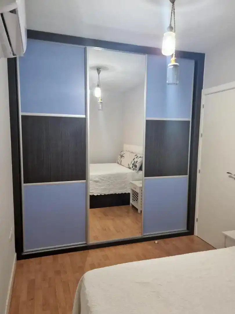 Dormitori de Apartament de lloguer en Churriana de la Vega amb Aire condicionat, Parquet i Piscina