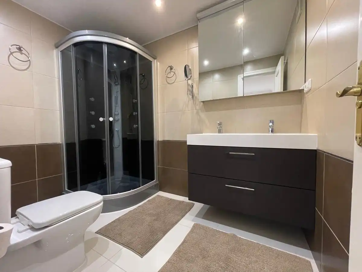 Badezimmer von Dachboden zum Verkauf in Benalmádena mit Klimaanlage, Möbliert und Gemeinschaftspool