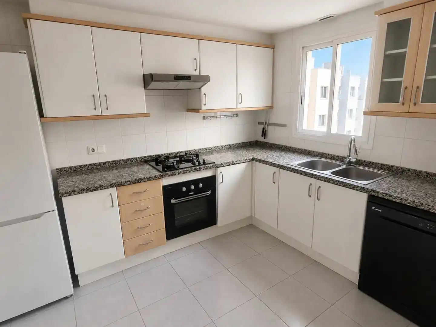Kitchen of Flat for rent in  Valencia Capital  with Air Conditioner and Balcony