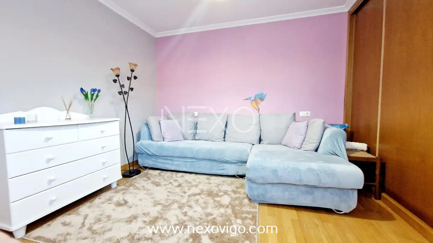 Sala de estar de Casa adosada en venta en Cangas  con Calefacción, Trastero y Amueblado
