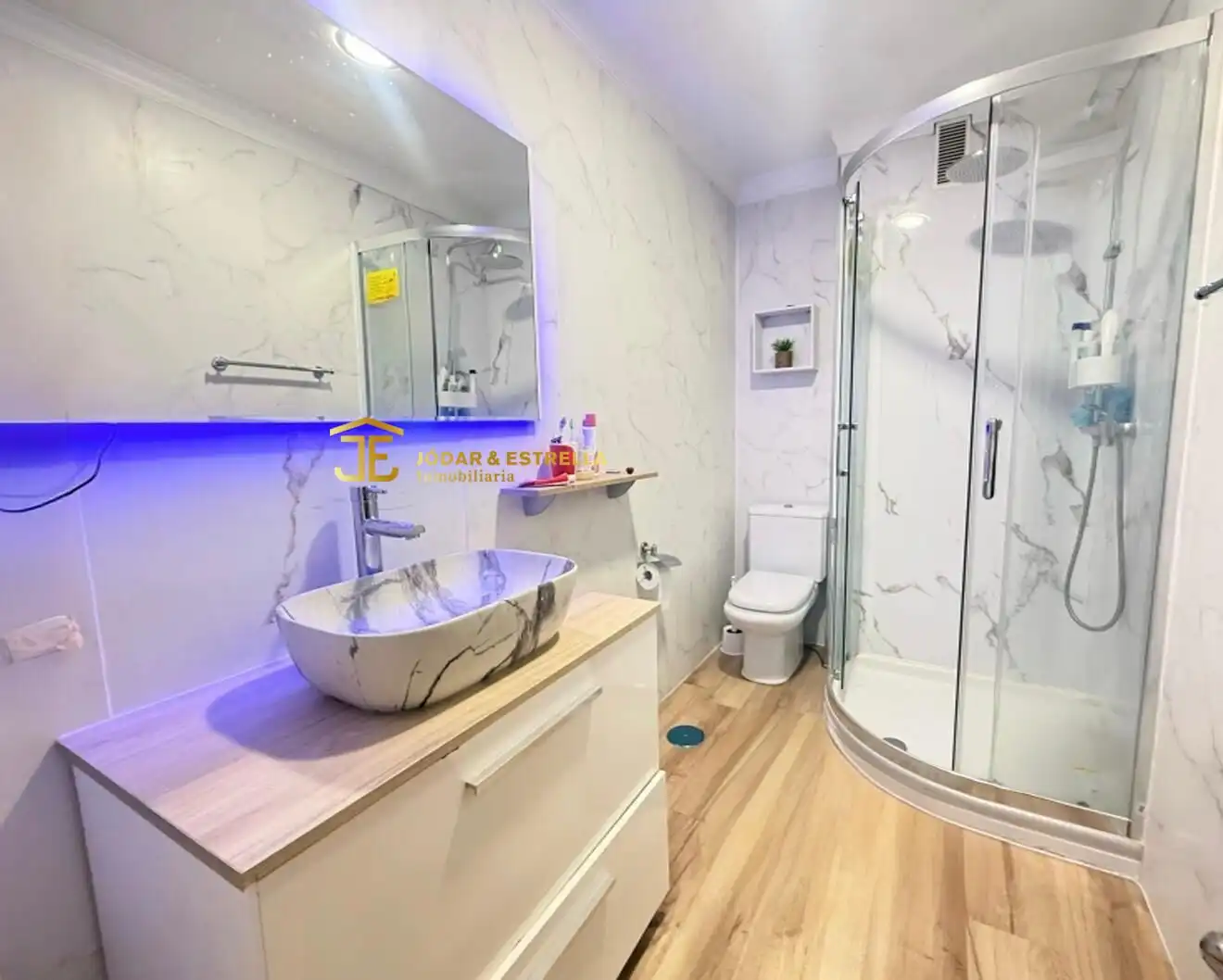 Baño de Piso en venta en Lorca con Aire acondicionado, Terraza y Amueblado