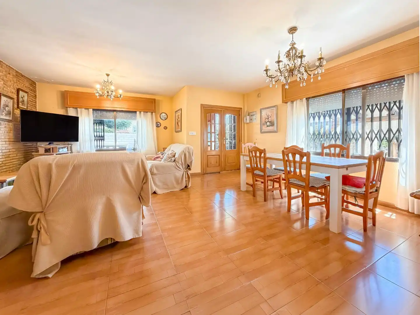 Menjador de Casa o xalet en venda en L'Eliana amb Aire condicionat, Jardí privat i Terrassa